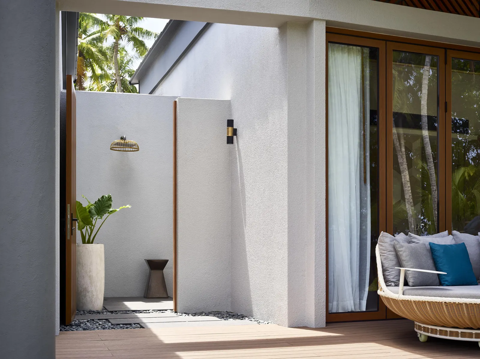 The outdoor shower (obviously there is an indoor one too) was a great touch!