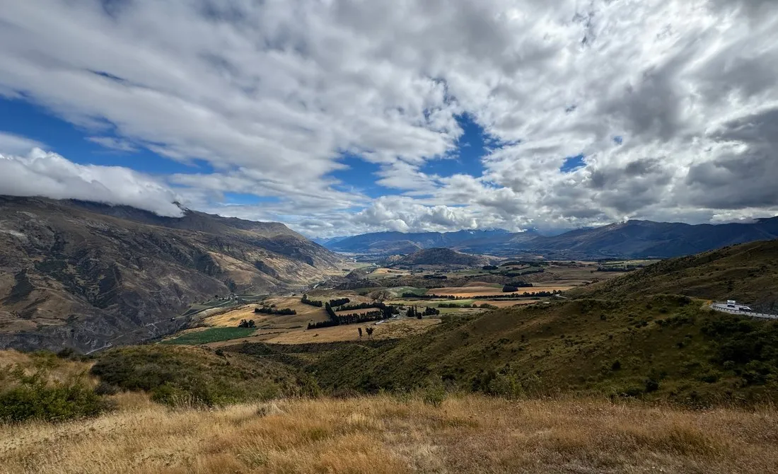 Crown Range: mountains and valleys.
