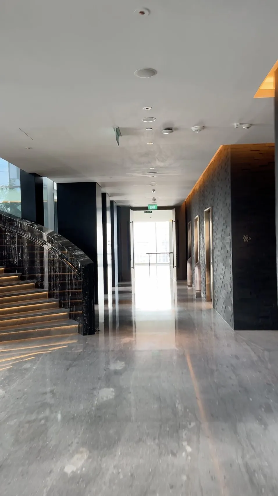 Understated elegance continues throughout the hotel’s public spaces.