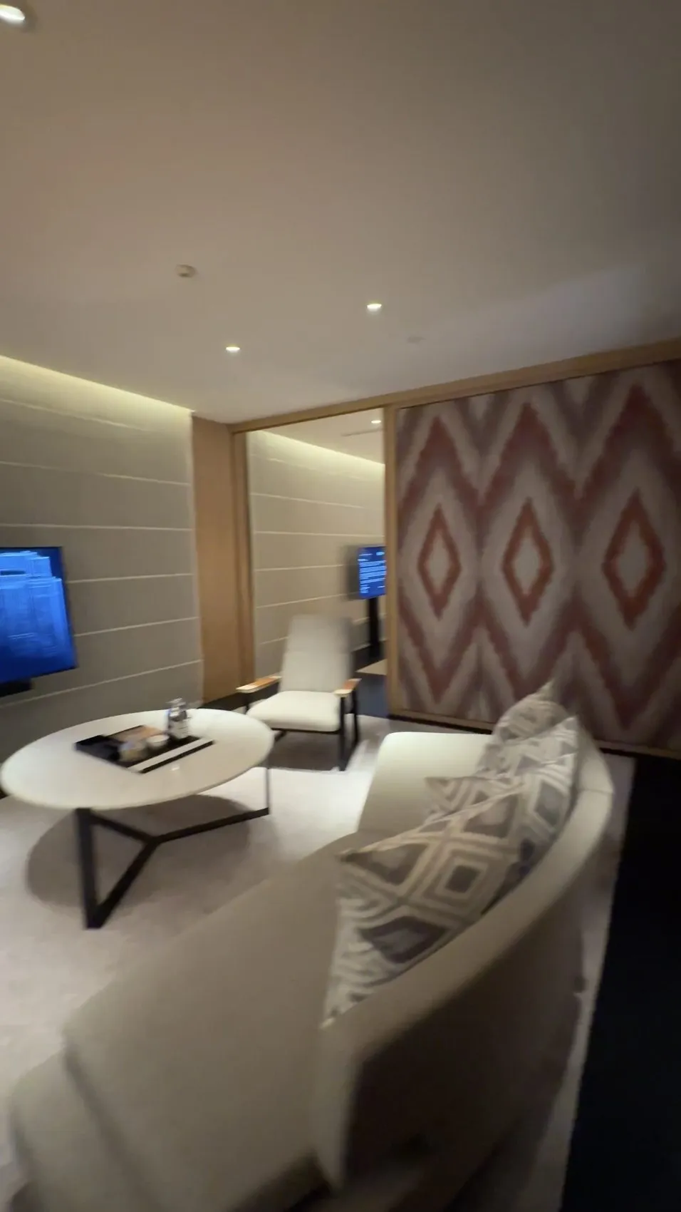 Park Suite King (current visit): a closer look at the comfortable sitting area.