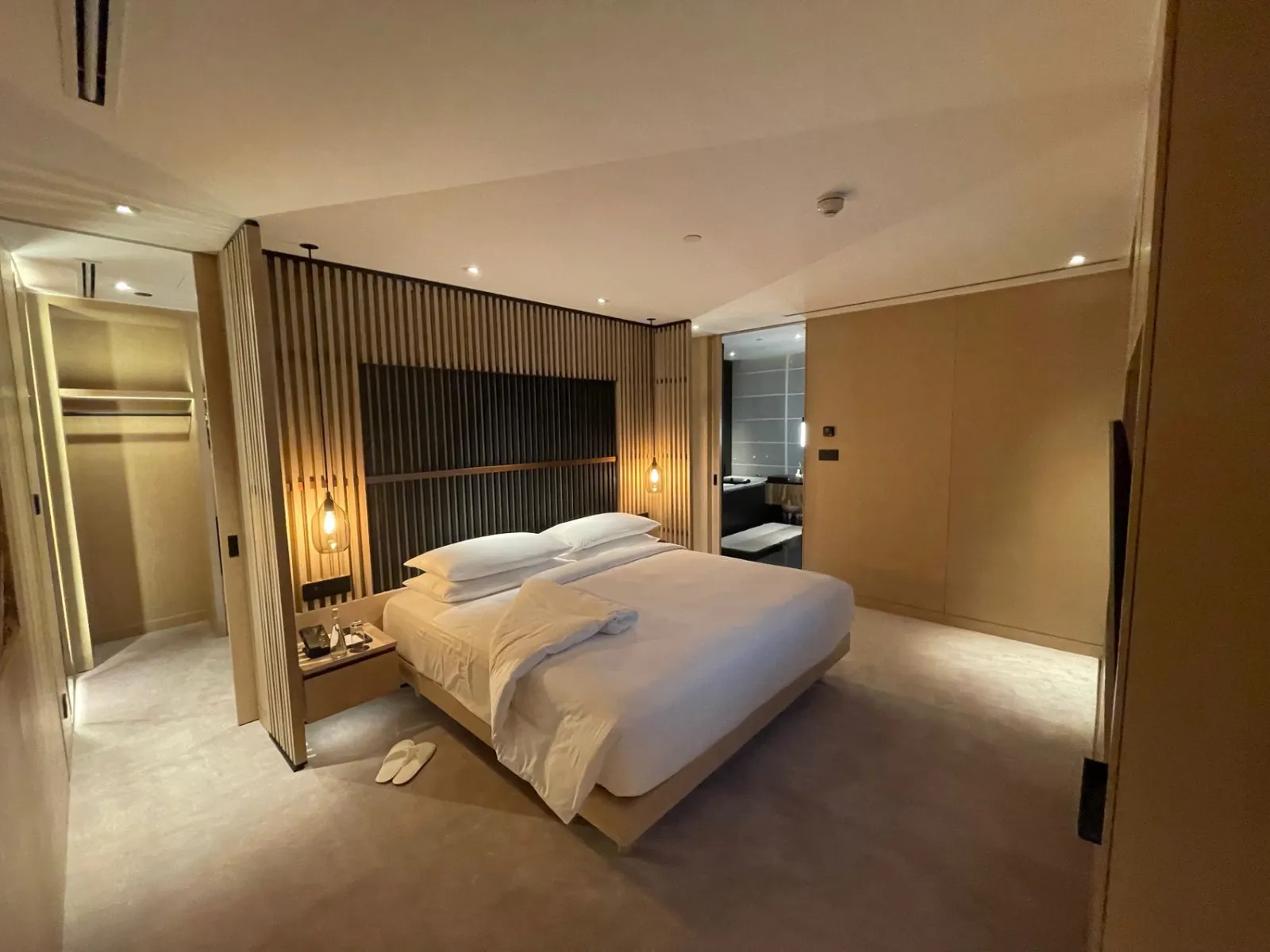 From my earlier stay: the Park Suite Deluxe King bedroom (127 m²).