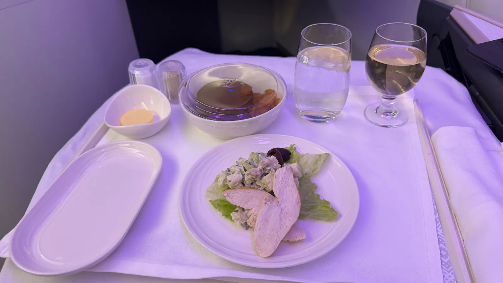 The starter: apple mayonnaise salad with roasted chicken.