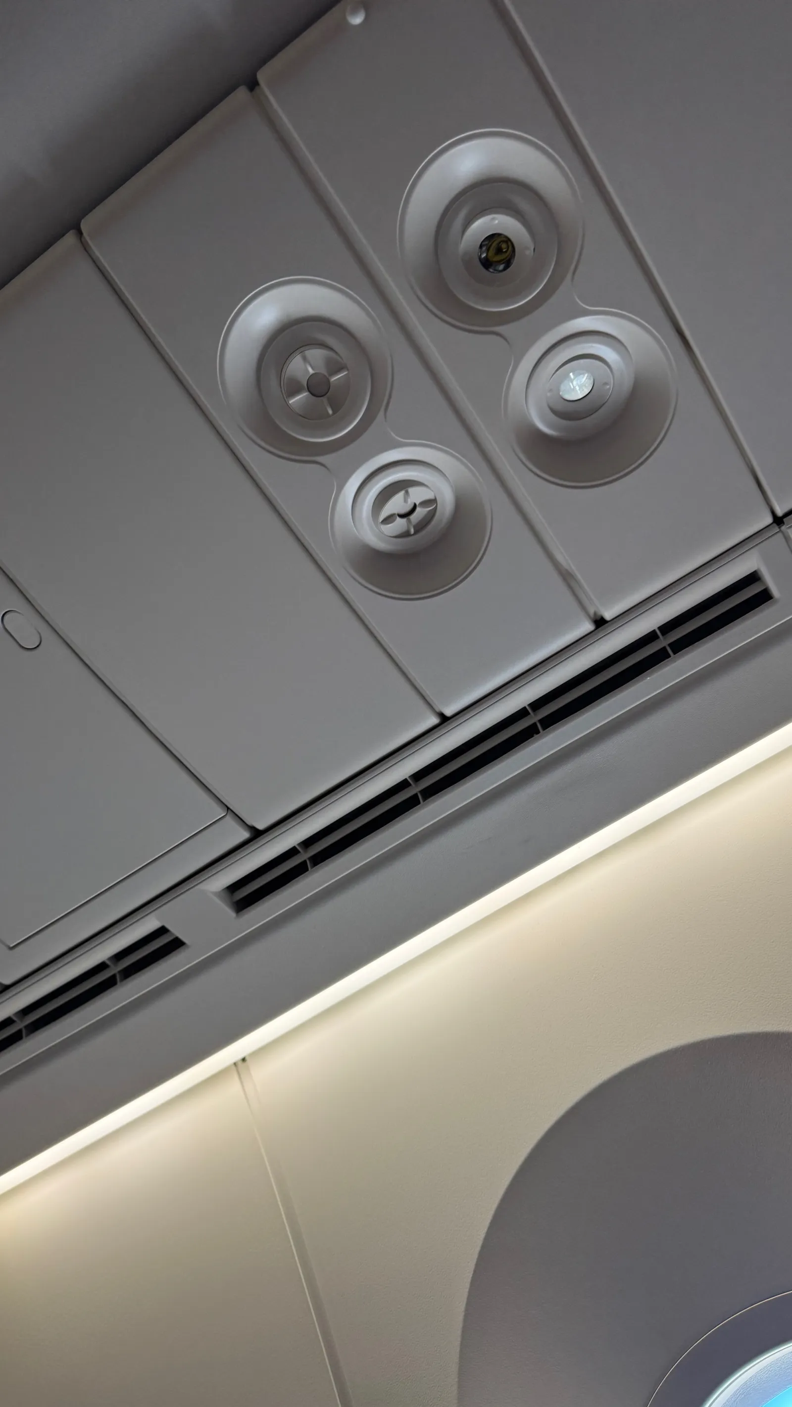 The adjustable overhead air vents were a major comfort win.